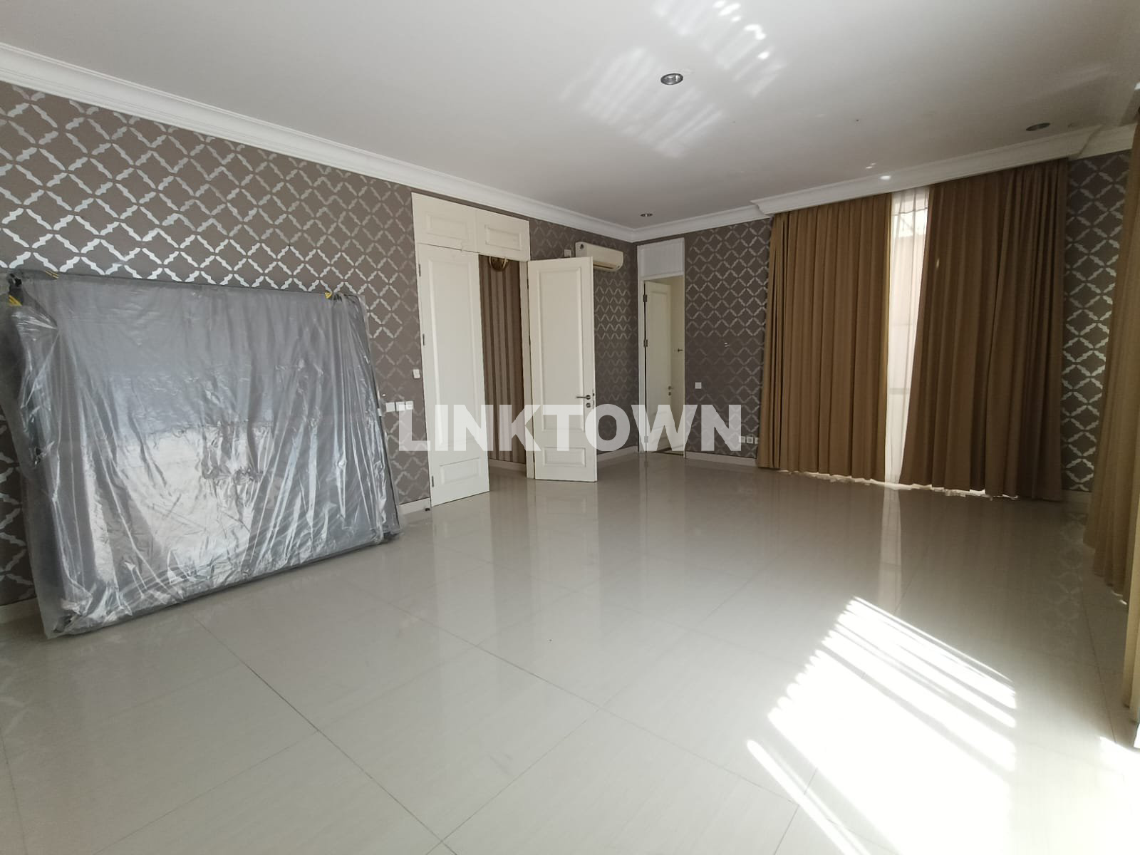 Dijual Rumah Kawasan Elite Surabaya Barat Pakuwon Indah Larizwood