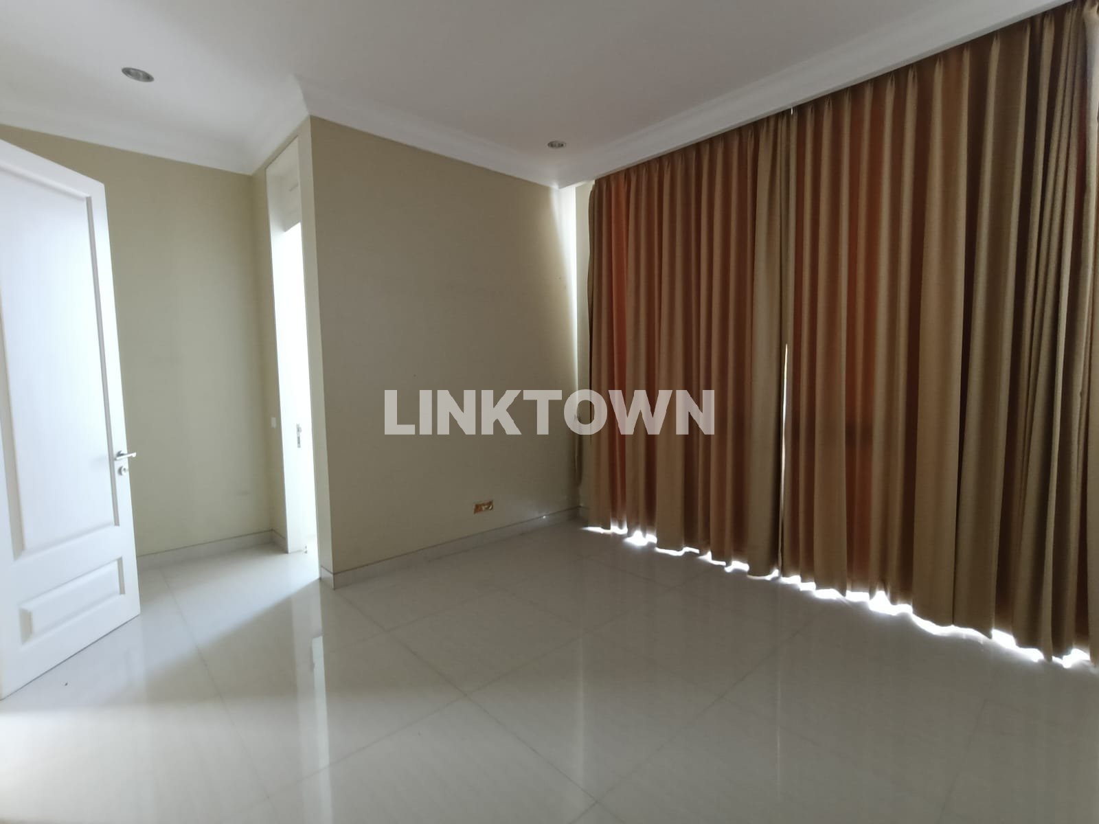 Dijual Rumah Kawasan Elite Surabaya Barat Pakuwon Indah Larizwood