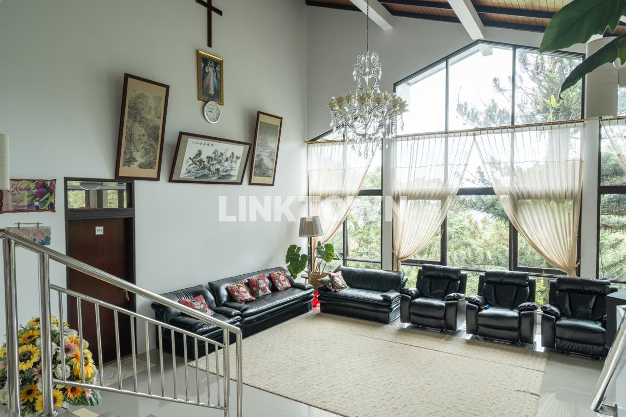 JUAL CEPAT VILLA MEWAH SANGAT LUAS MEGA MENDUNG VIEW LUAR BIASA