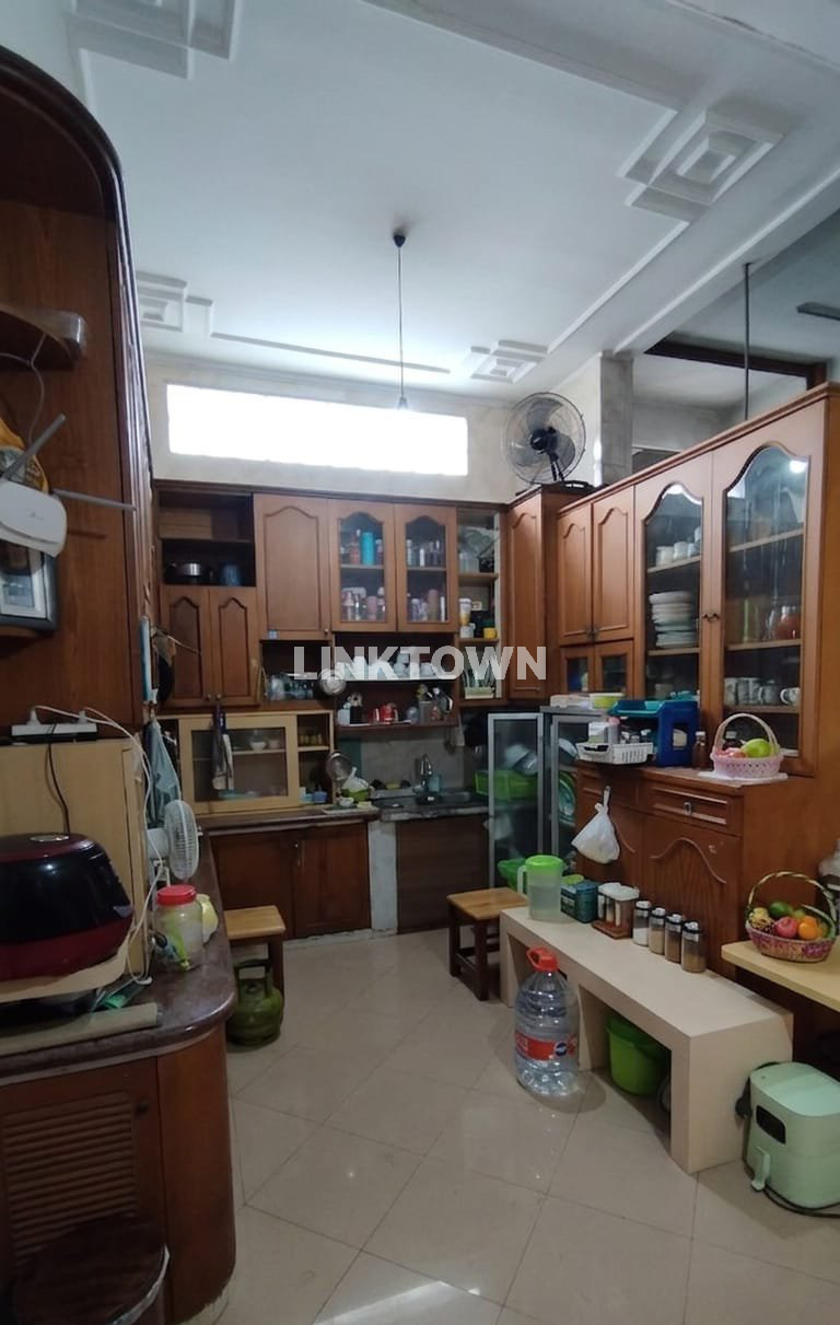 Hunian Mewah 3 Lantai View Gunung Ungaran di Kedungmundu Semarang