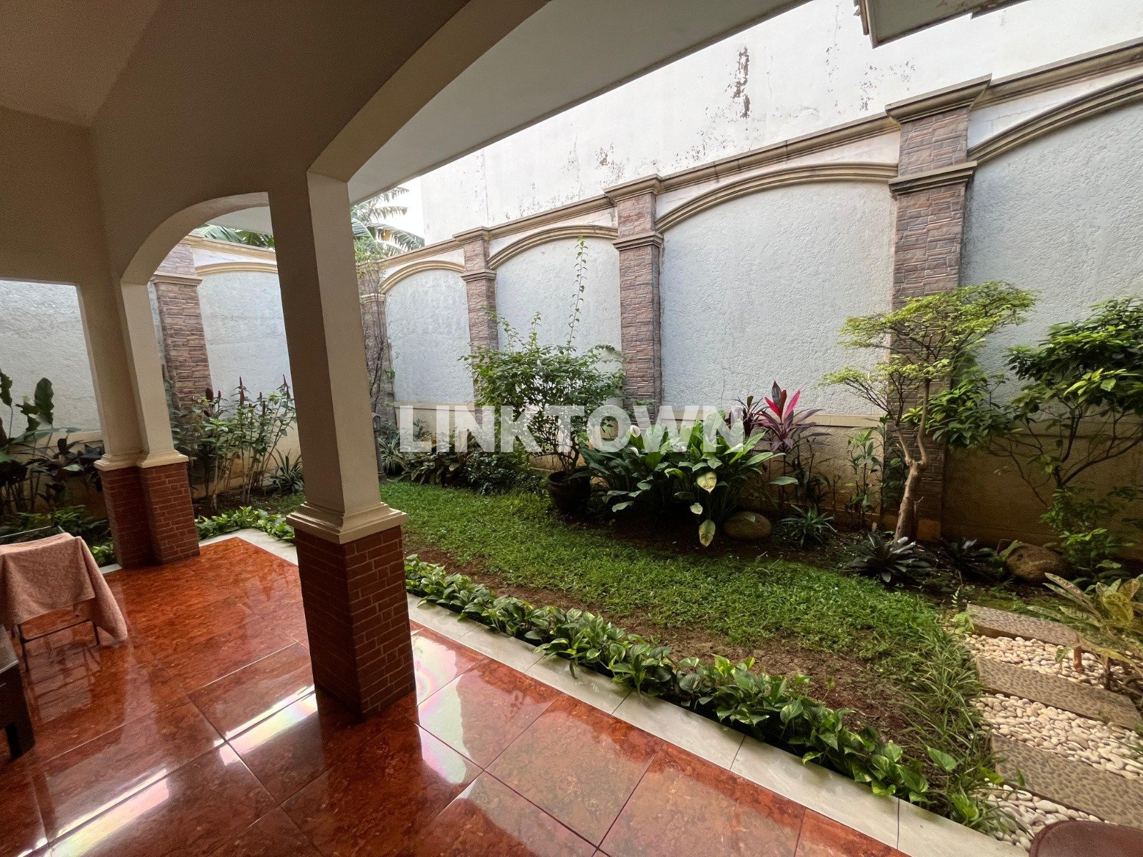 Modern Classic House In Jakarta Timur